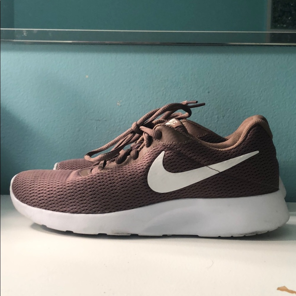 Nike tanjun Sneakers Smokey/mauve size 8.5
